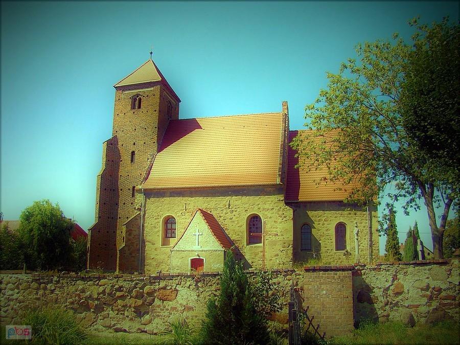 Murowany z kamienia polnego i cegły kościół św. Michała Archanioła w Nielubi. Wzmiankowany już w 1323 r.