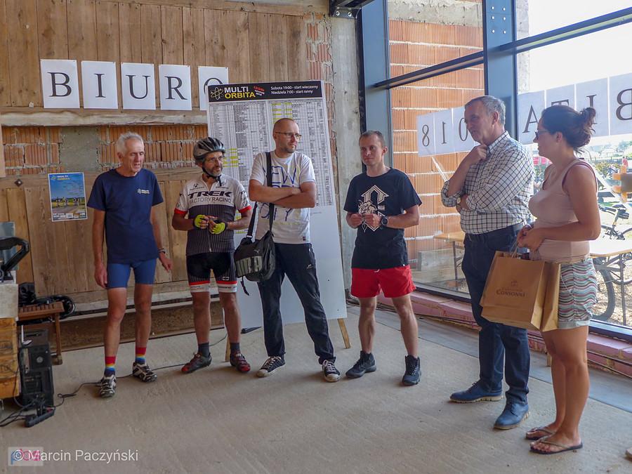 Multi Orbita 2018 - Gospodarz Folwarku Kamyk i organizator symboliczne uhonorowywują trzy sześćsetki