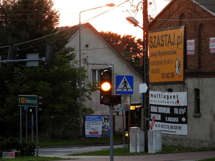 Centrum Pilchowa późnym wieczorem.