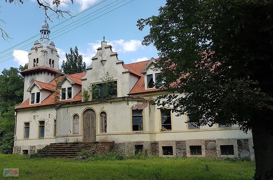 Laskowo (niem.Gross Latzkow) Zabytkowy pałac wraz z parkiem z XVIII-XIX w.