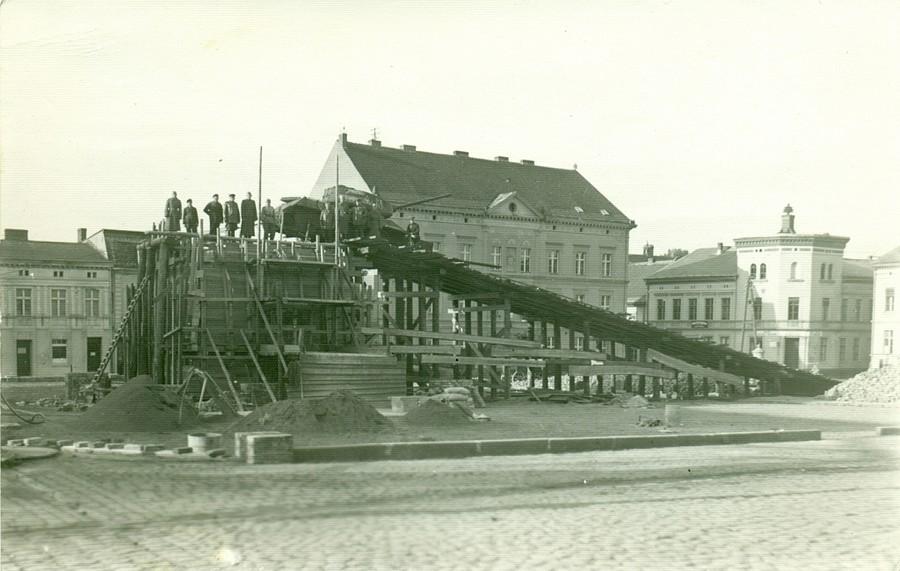 Najpierw budowali