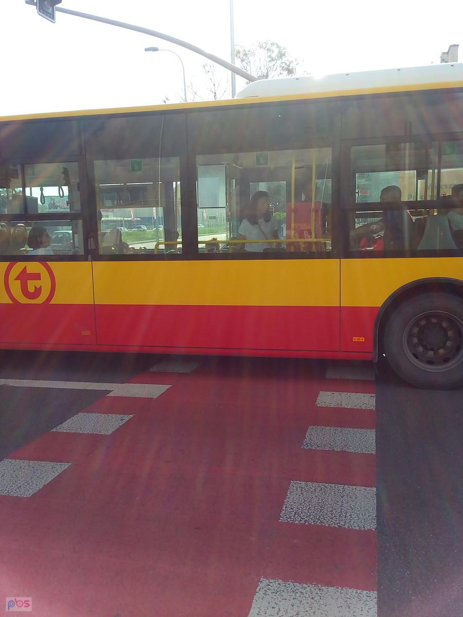 Można zatrzymać się i tak, przecież rowerzysta poczeka na kolejną zmianę świateł