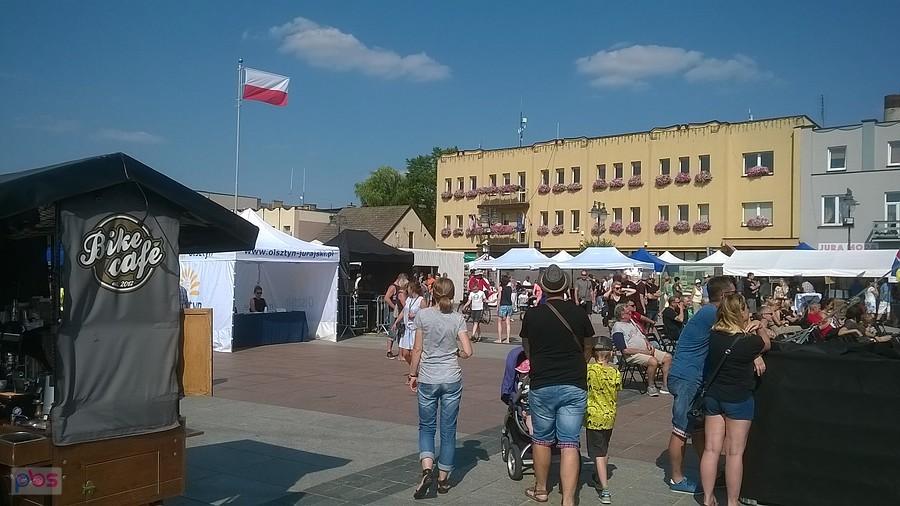 Kramy poszczególnych wytwórni win i nie tylko.
