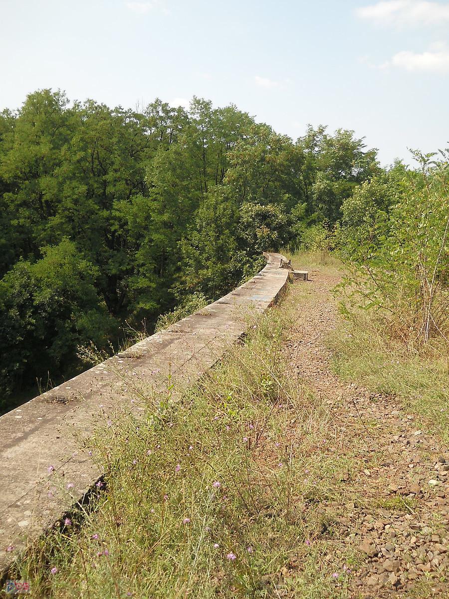 na górze