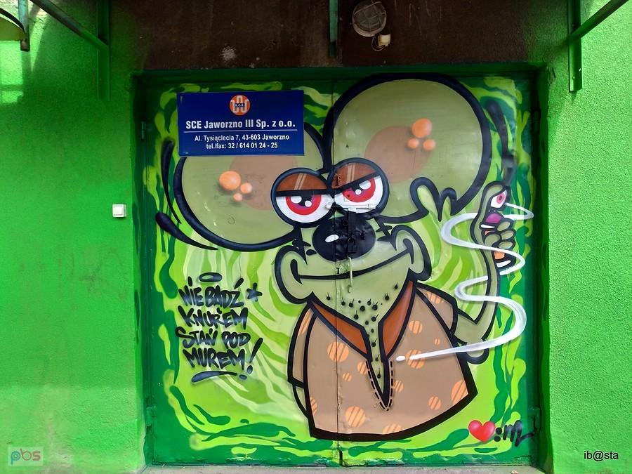 nie bądź knurem stań pod murem