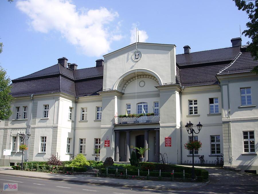 Pałac z XVIII w. w Tworogu.Obecnie siedziba władz.