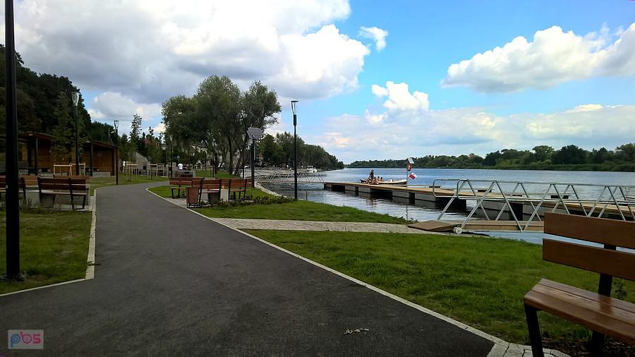 Nadodrzańska promenada w Siadle Dolnym.