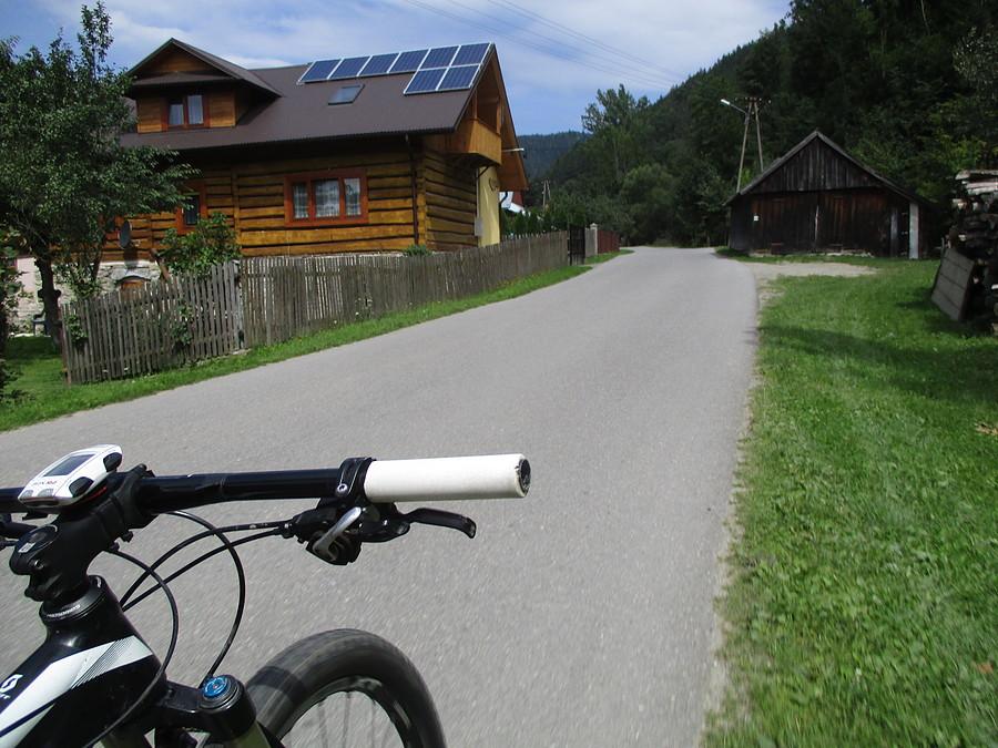 Z Ochotnicy Dolnej zaczynamy podjazd na Gorc