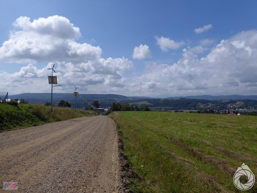 kawałek szutrowego podjazdu nad Strzyżów