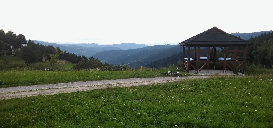 Na szczycie (grzbietu) widoczki kapitalne - tu na Gorce
