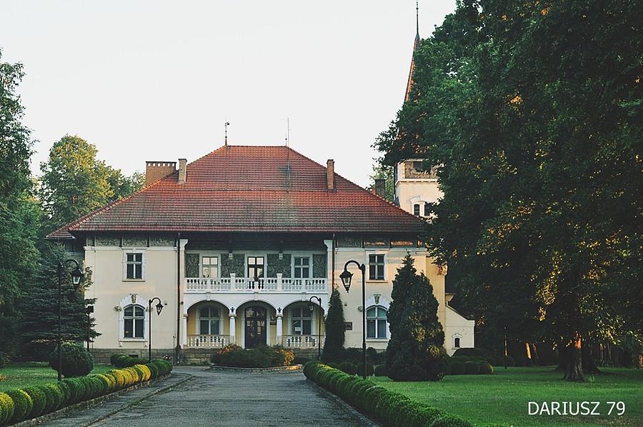 Łęg Tarnowski - Zespół pałacowo – parkowy z XIX wieku, dawna siedziba hrabiów Męcińskich