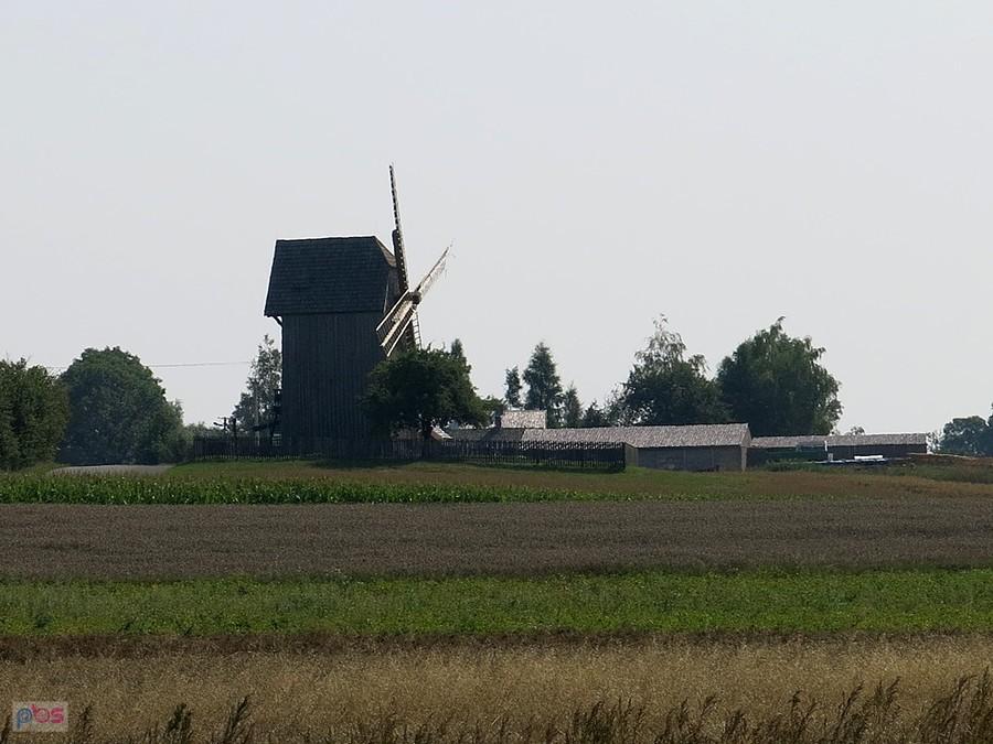 Wiatrak k. Ożarowa