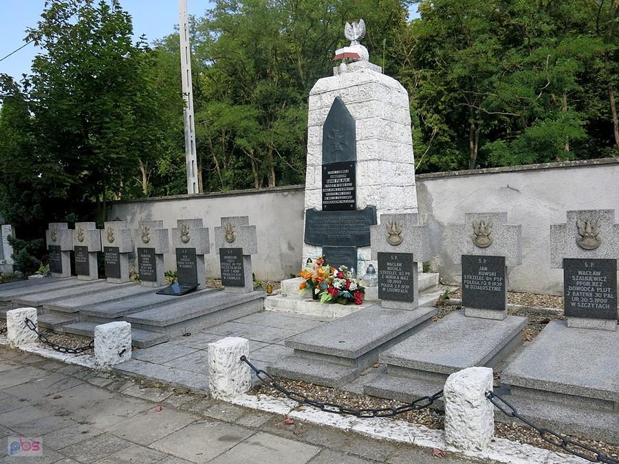 Kwatera na cmentarzu w Działoszynie