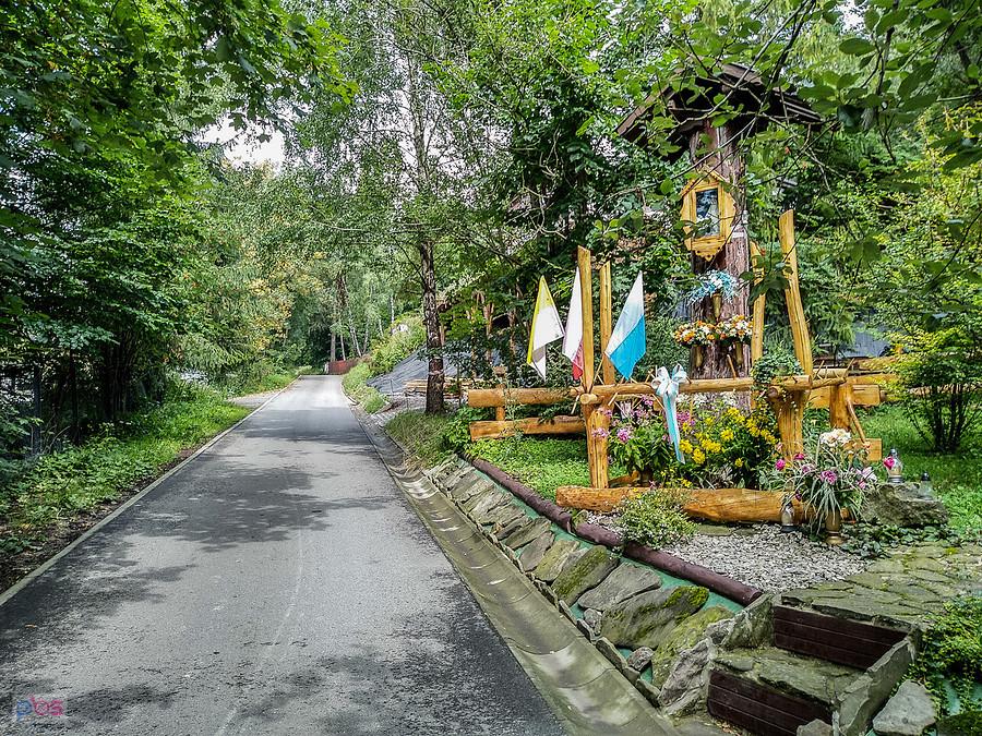 W drodze do Sanktuarium Matki Bożej Królowej Polski w Szczyrku