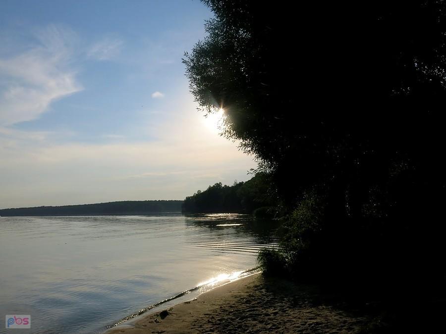 Nad zieloną wodą