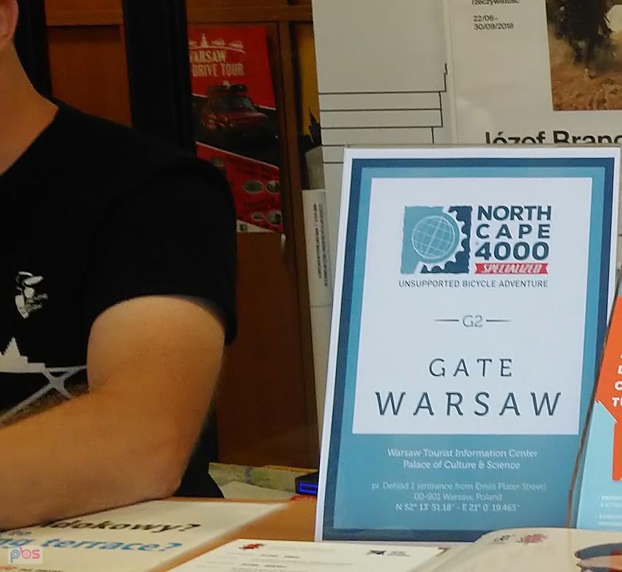 Drugi punkt kontrolny na trasie North Cape 4000, a ta stojąca plakietka to jedyny znak dla zawodnika, że to tu własnie