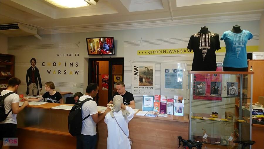 Informacja Turystyczna w PKiN dodatkowo pełni funkcję punktu kontrolnego