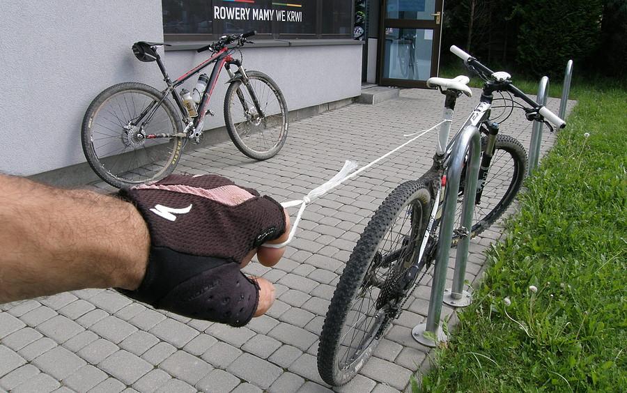 Dotarliśmy do sklepu rowerowego w Bielsku Białej. Tak wygladał mój hol :)