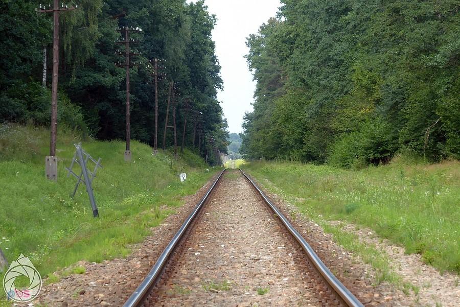 niekończące się proste torów wzdłuż granicy z Ukrainą