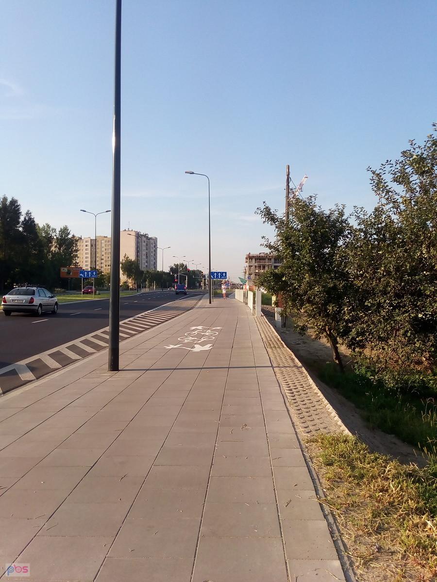 Dlaczego tutaj nie zrobili 200 m asfaltowej ddr?