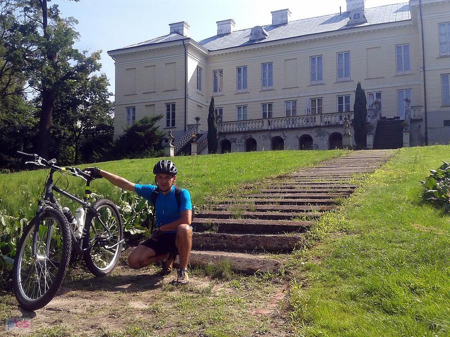 Pałac w Walewicach, widok od strony parku