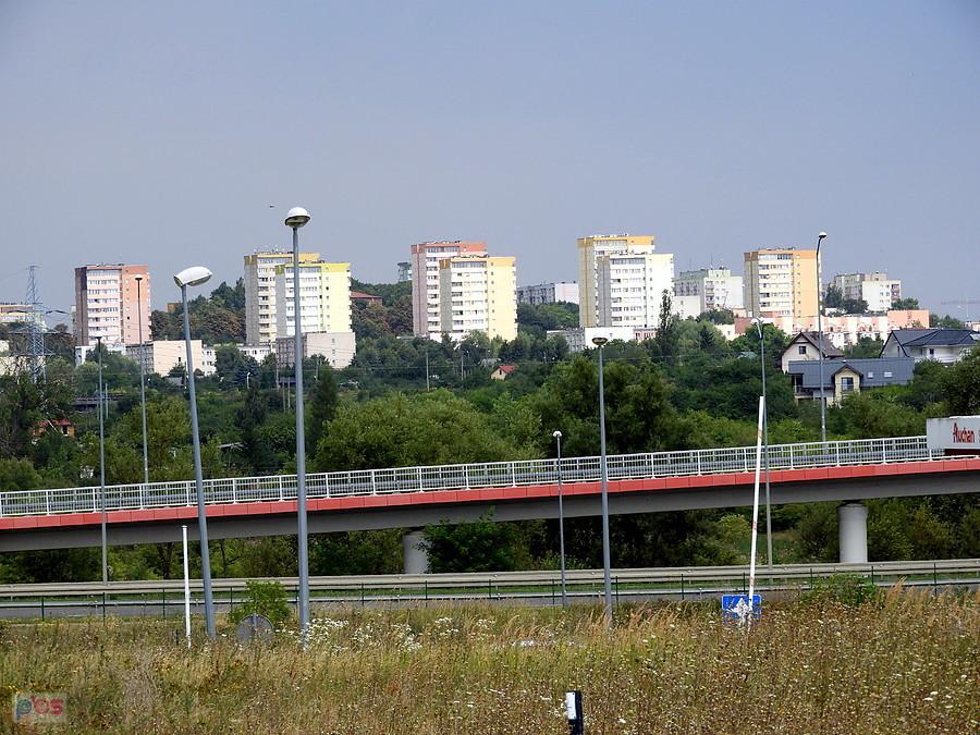 Widok spod Decathlonu - granatowe chmury a deszczu nie było.