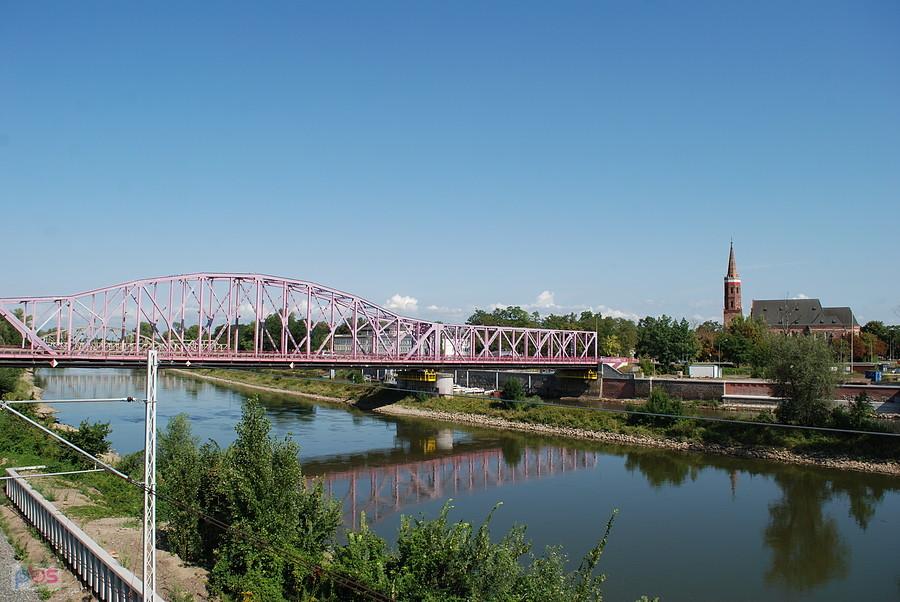 Widok na most w Głogowie