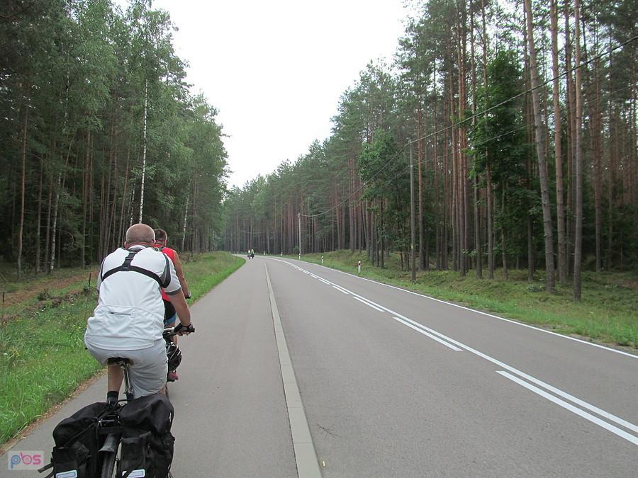 Ściezka rowerowa przy drodze 672