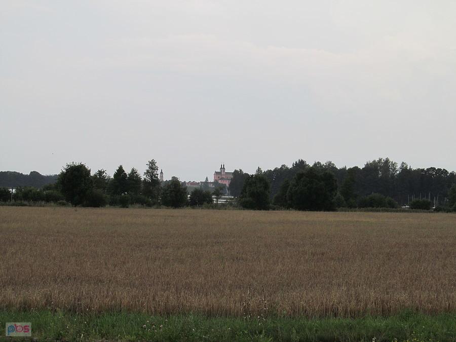 A tu klasztor z przeciwnej strony jeziora