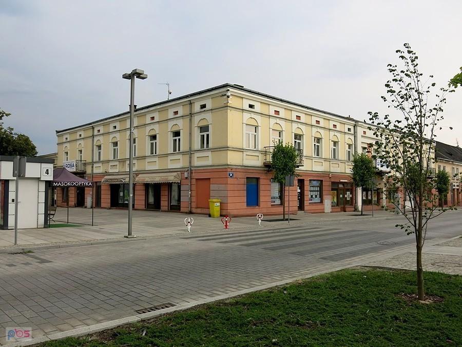 Ta kamienica jest w trakcie przeobrażenia wewnętrznego i zewnętrznego