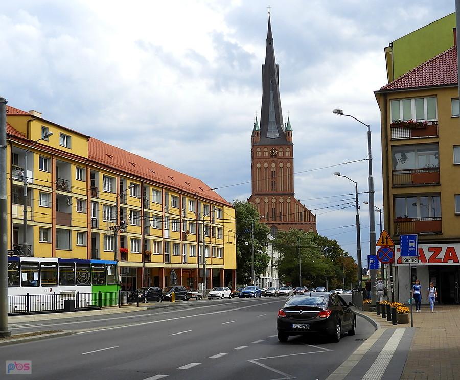 Ulica Wyszyńskiego - w głębi katedra.