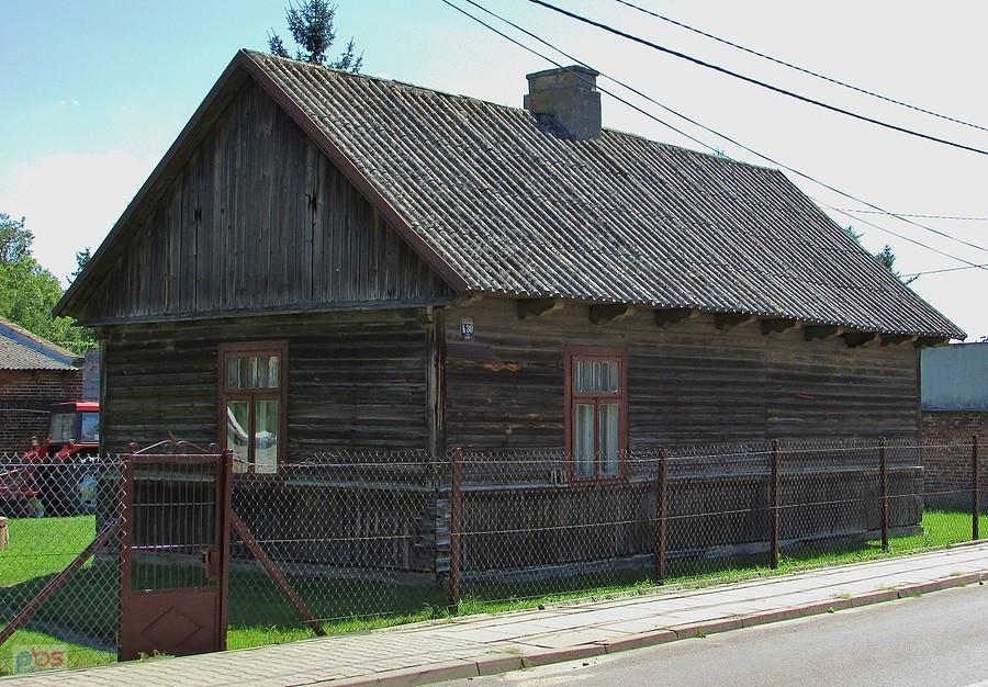 Drewniak przy Skolimowskiej w Jeziornie