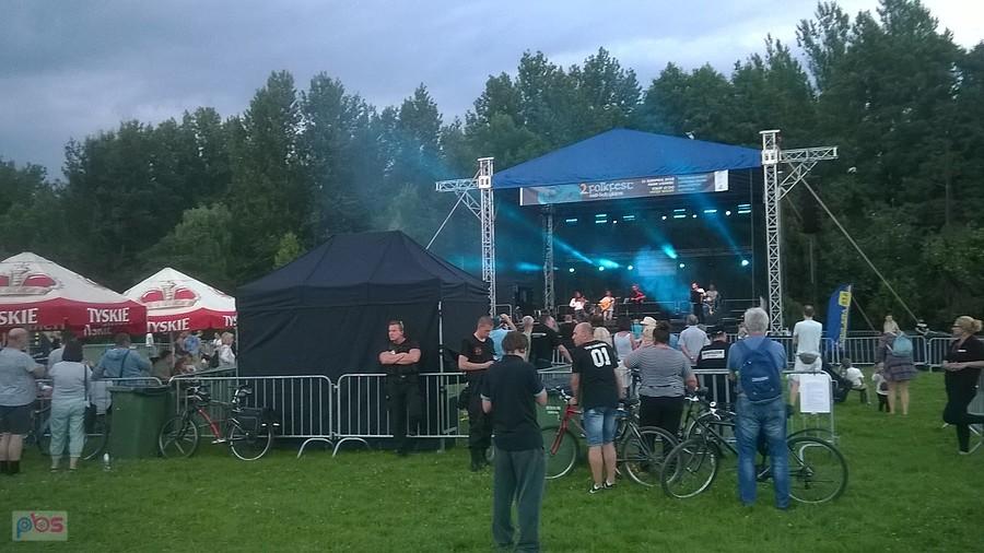Frakwencja słaba z powodu pogody - deszcz zepsuł super imprezę