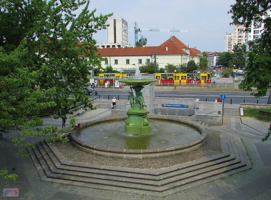 Fontanna Marconiego i Arsenał