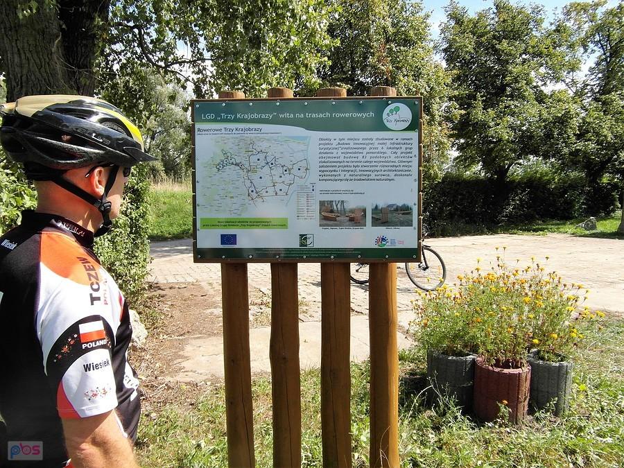 Tablica informacyjna dla rowerzystów w Krępcu