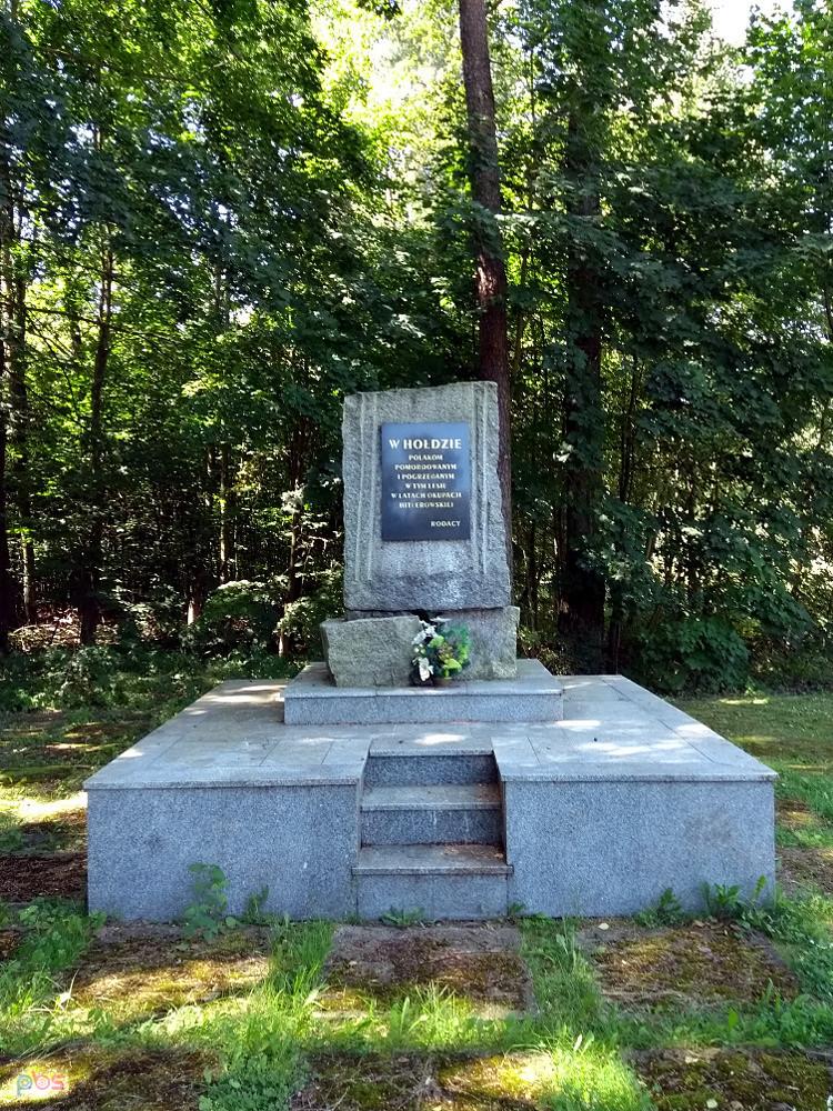 Lućmierz - pomnik w hołdzie pomordowanym w Lesie Lućmierskim w czasie II wojny światowej.