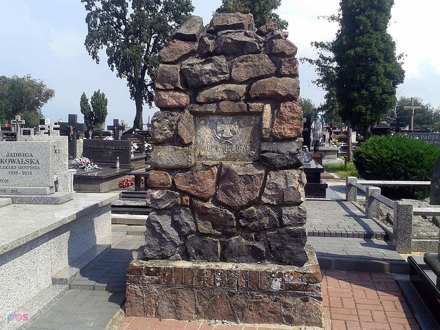 Nie mogłem rozszyfrować, prawdopodobnie ku pamięci poległych w 1914. HELDEN - bohaterowie