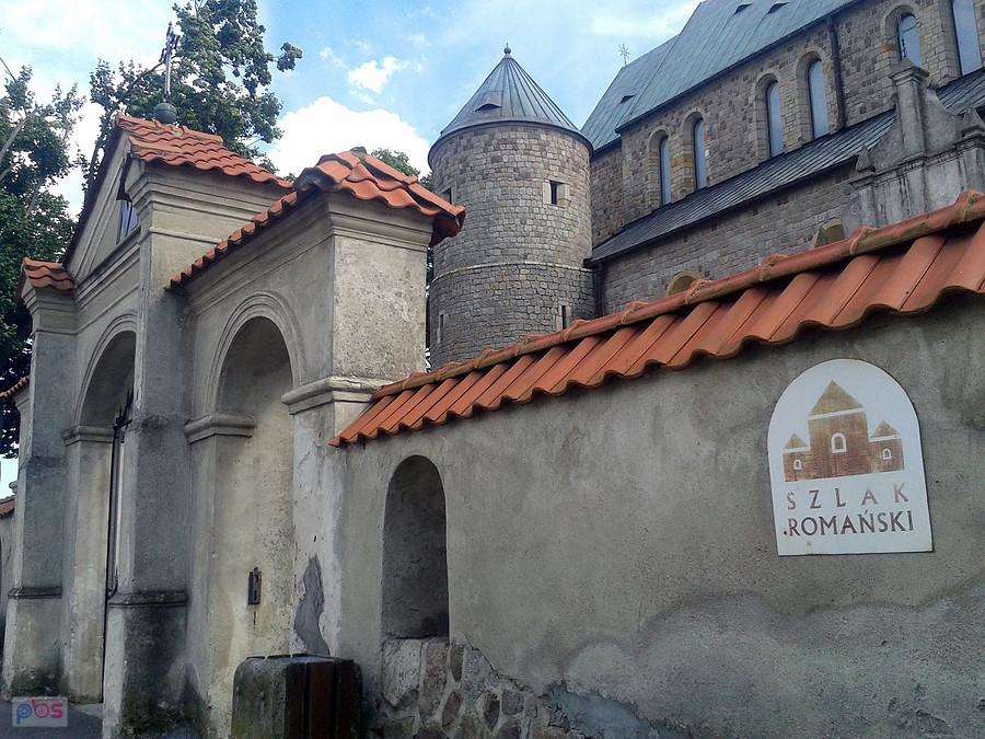 Kościół p. w. NMP Królowej i św. Aleksego w Tumie