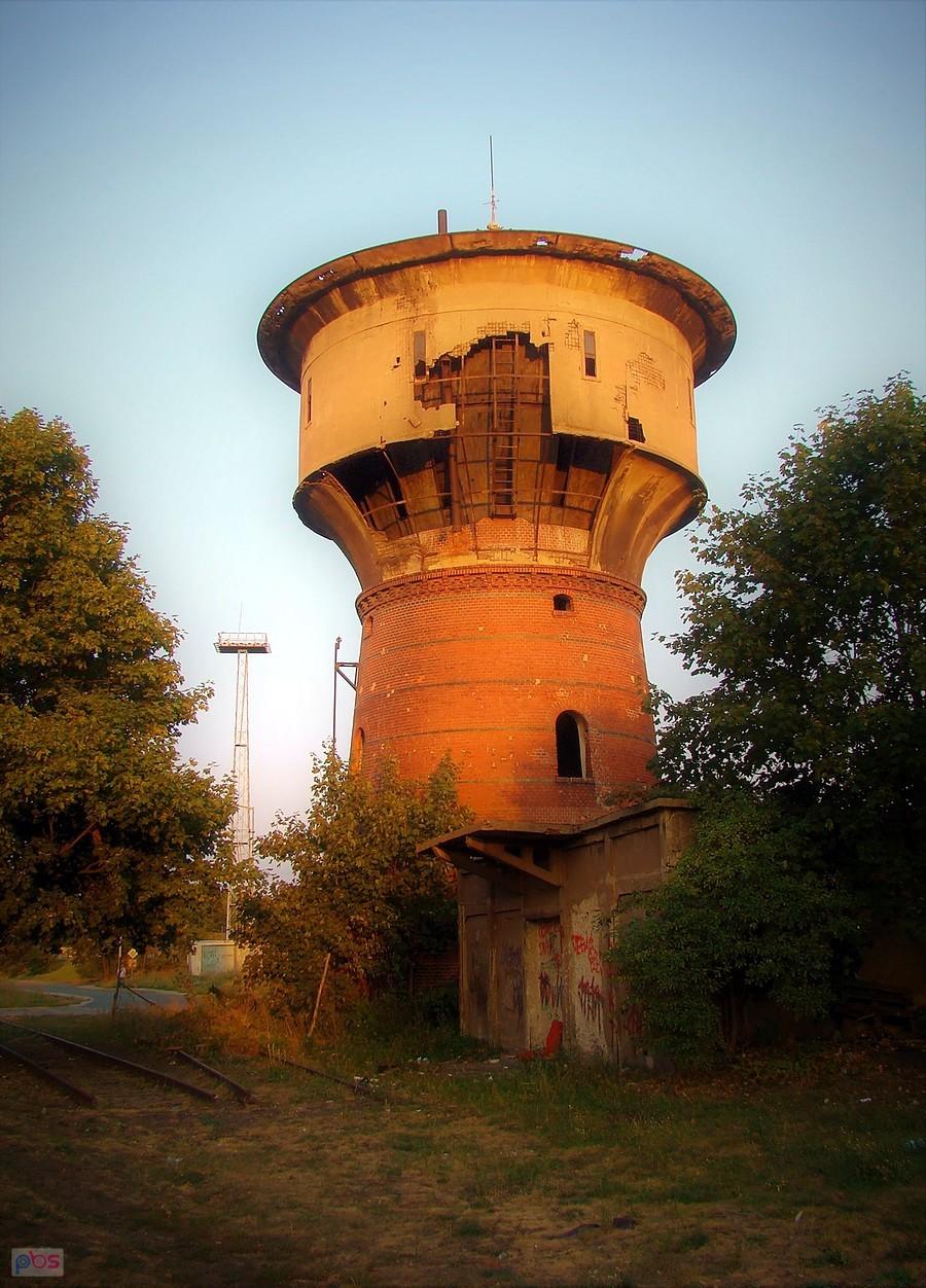 Należąca do PKP w Głogowie wieża ciśnień.