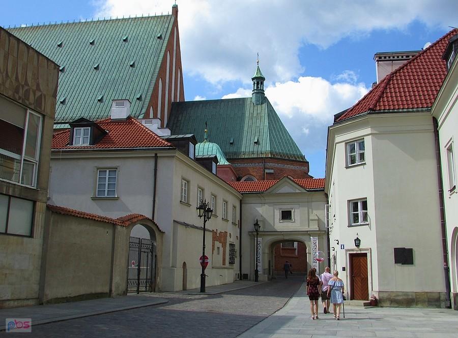 Na Kanonii nagle zrobiło się pusto