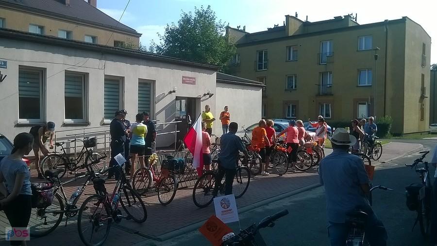 Zbiórka przedn bibioteką w Blachowni
