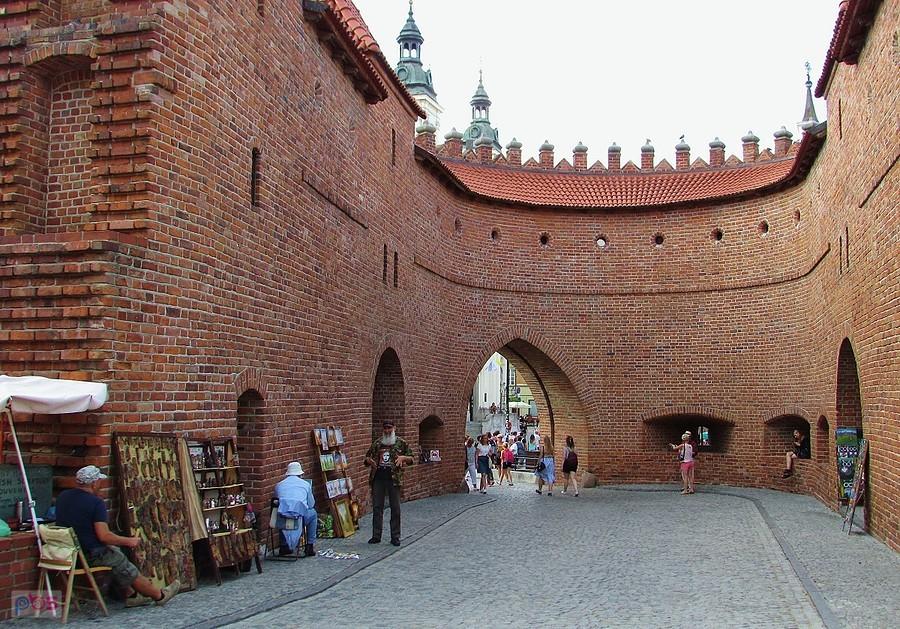 Na Barbakanie jak zawsze są malarze