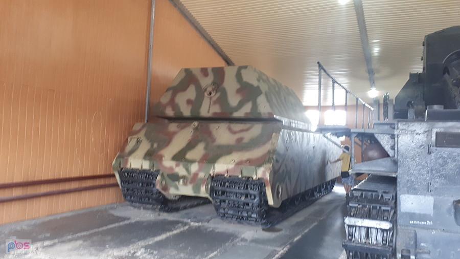 Czołg Maus od tyłu