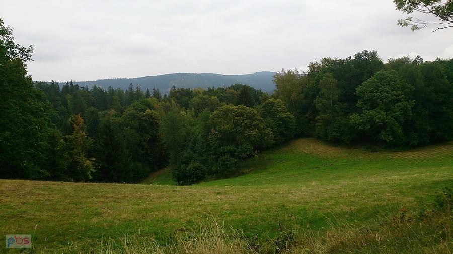 Łąki wśród pagórków
