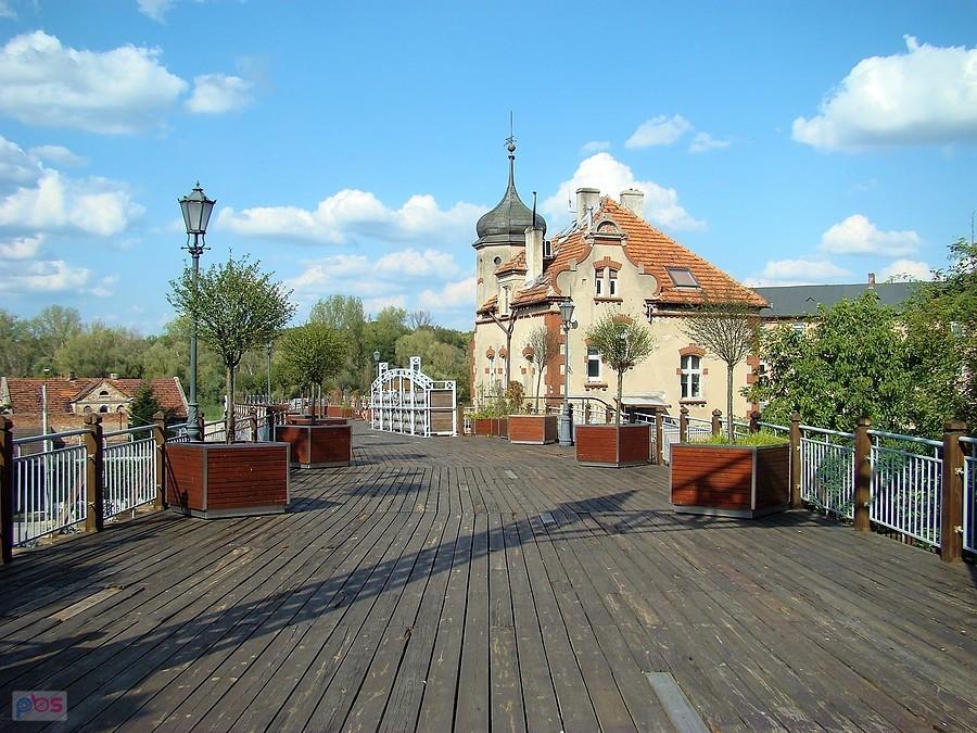 Bytomska promenada na przęsłach starego mostu przez Odrę z 1907 r.