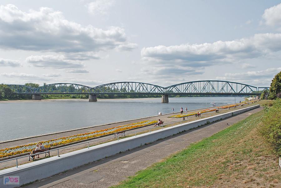 Widok na most w Toruniu