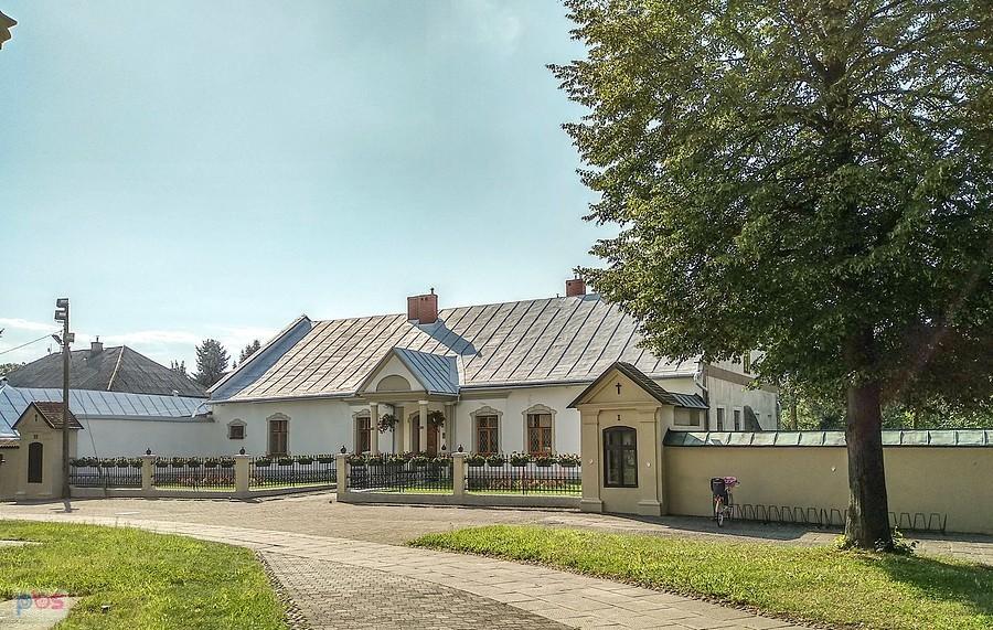 plebania przy kościele w Starym Sączu