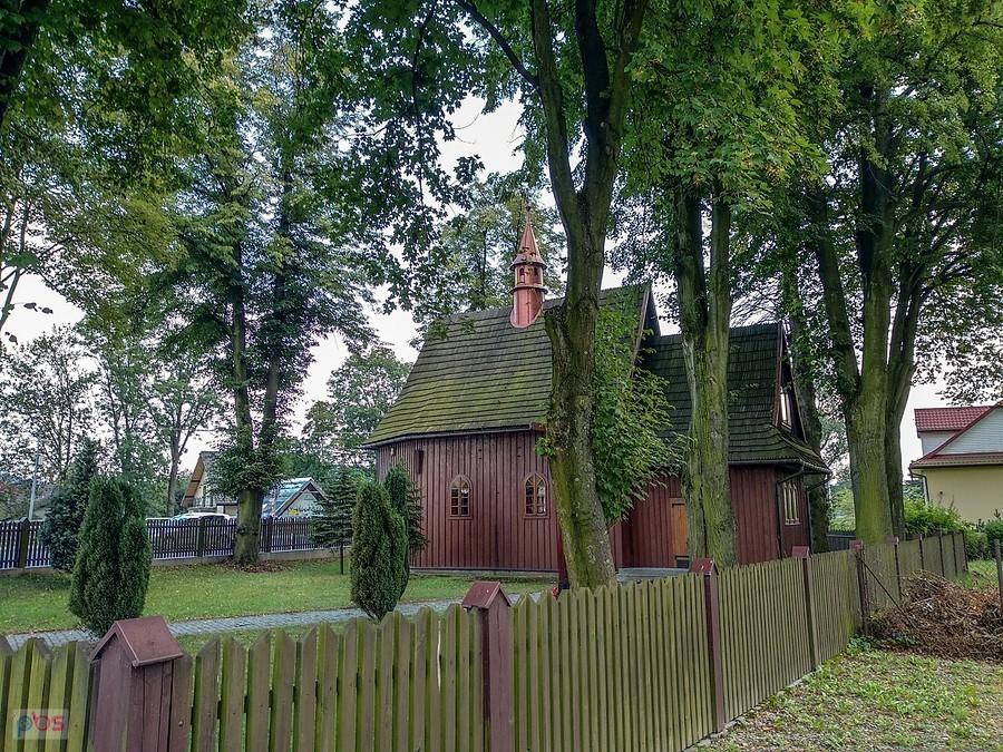Jurków Kościół Przemienienia Pańskiego i Miłosierdzia Bożego zza płotu ;)