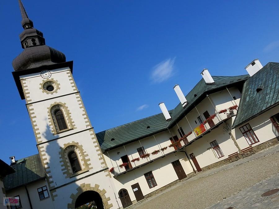 Dziedziniec klasztoru w Starym Sączu