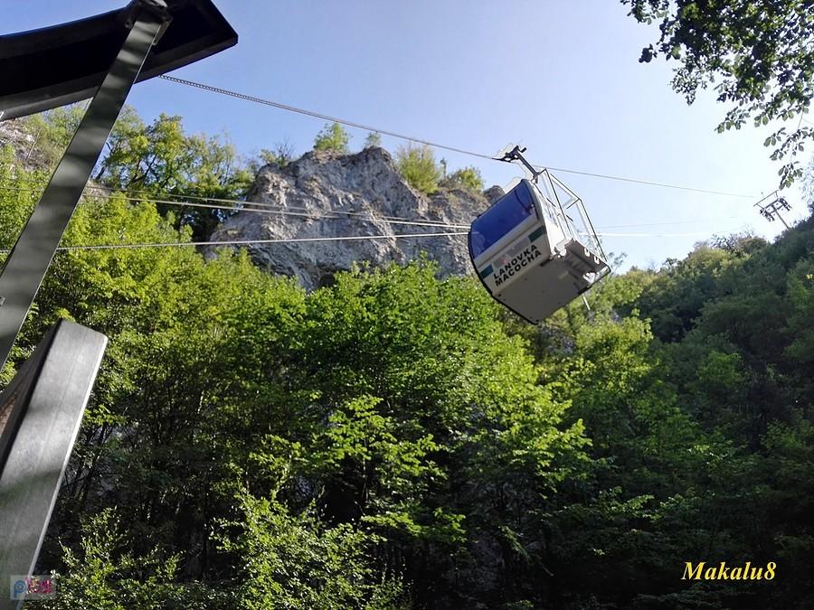Jaskinia Punkva-kolejka nad przepaść Macocha